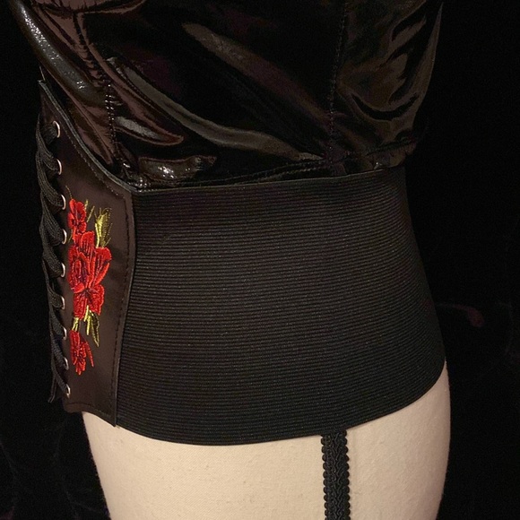 Black and red elastic corset belt with floral embroidery #060 - Picture 5 of 8
